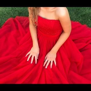 Red Sherri hill prom dress! Beaded at top! Size 4